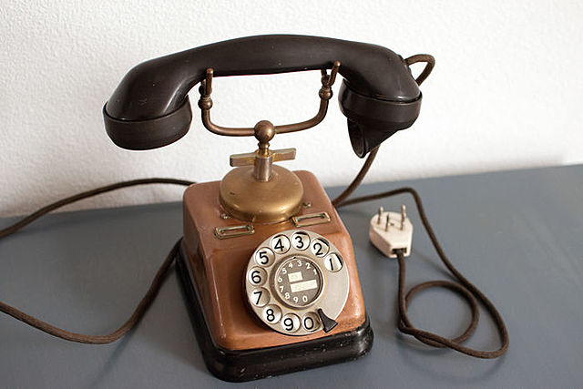 Más de la mitad de los hogares estadounidenses tienen un teléfono.