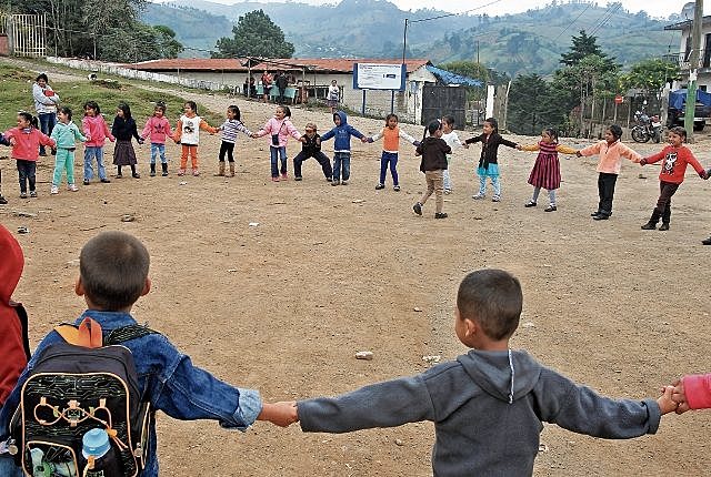 Se establecieron los institutos de bachillerato por madurez.