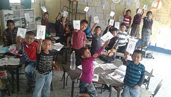 Se funda el programa telesecundaria, permite una secuencia de procesos articulados de captación, comprensión, análisis y síntesis del conocimiento.