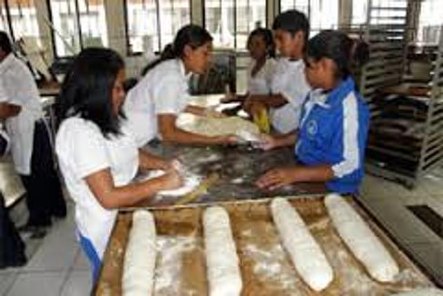 Los Institutos con Educación Media Programa PEMEM I.