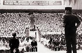 Melaksanakan Deklarasi Ekonomi (Dekon)