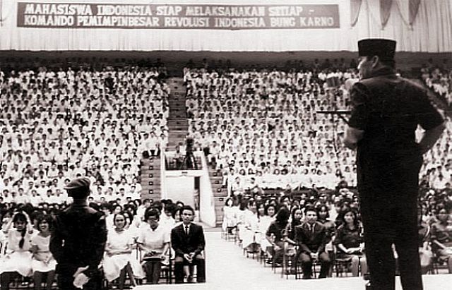 Melaksanakan Deklarasi Ekonomi (Dekon)