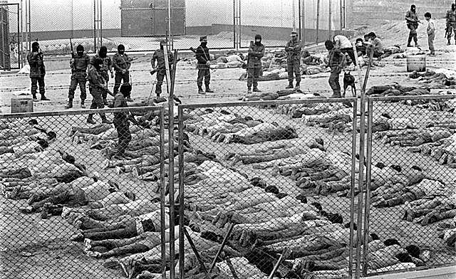 Masacre en los penales El Frontón (138 senderistas muertos) y Lurigancho (126 senderistas muertos)