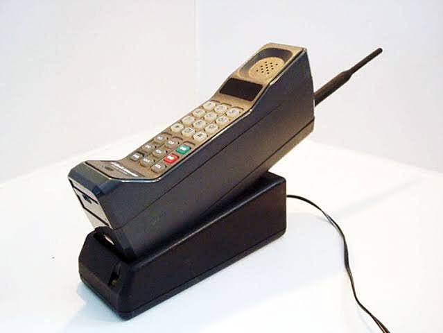 Primer teléfono celular Motorola Dynatac