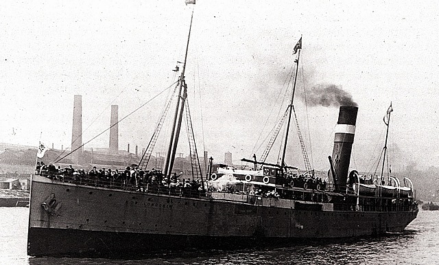 NAVEGACIÓN CON BARCO DE VAPOR