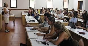 ¿Cuál es la situación de los maestros a nivel universitario en Colombia?