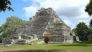 Chacchoben como una anomalía de la arquitectura maya