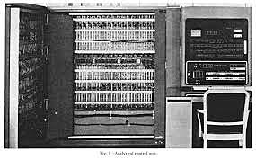 IBM lanza la IBM 701