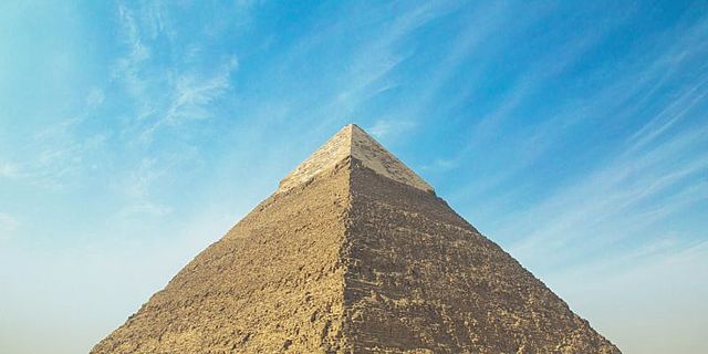 2500 A.C- LA  GRAN PIRAMIDE DE CHEOPS