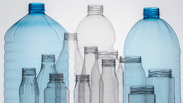 Poli-etilen-tereftalato (PET) rígido.