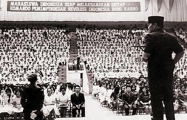 Melaksanakan Deklarasi Ekonomi (Dekon)