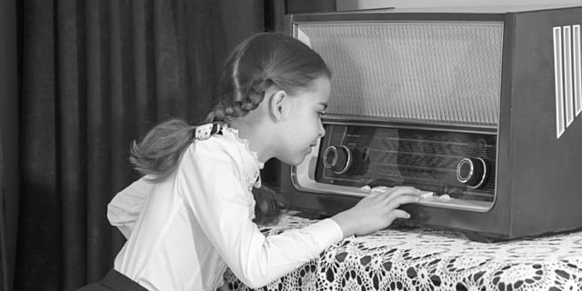 INICIO DE LA TRANSMISIÓN DE RADIO