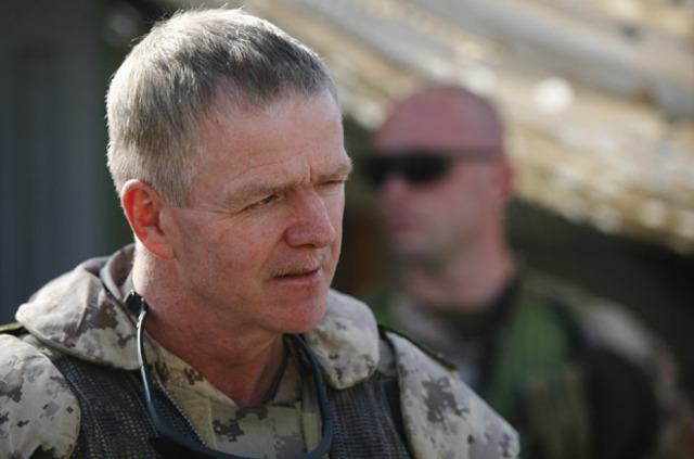 Lt.-Gen. Rick Hillier takes command