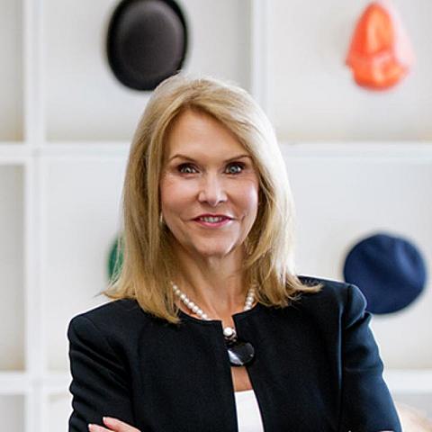 Carla O 'Dell dirige un estudio de evaluación comparativa entre industrias