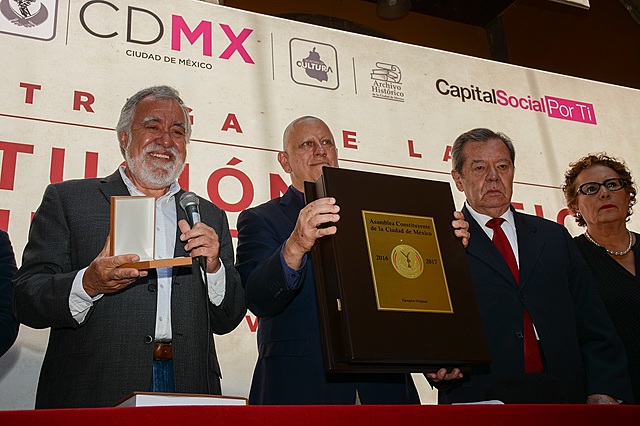 Aprueban carpeta didáctica para divulgar la Constitución capitalina