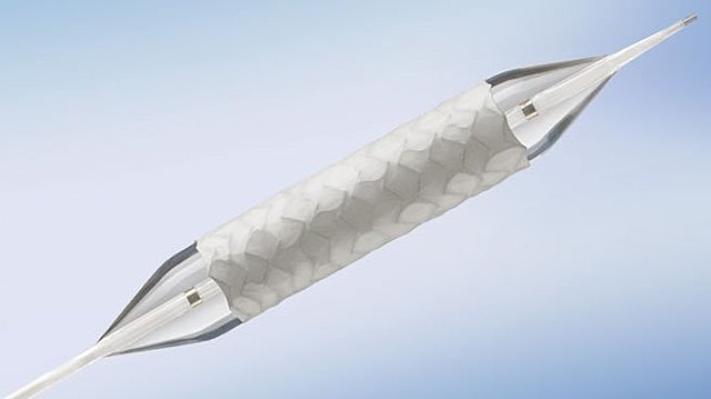 Stent expandible con balón