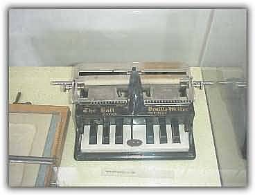 Máquina de escribir para personas ciegas.