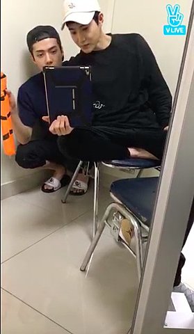 Vlive Suho featuring Sehun & Chanyeol