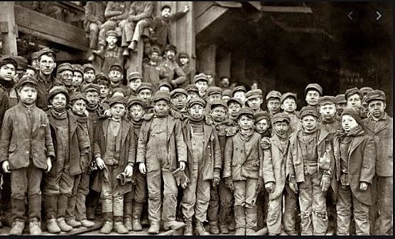 Se limita el trabajo de los niños en las fábricas.