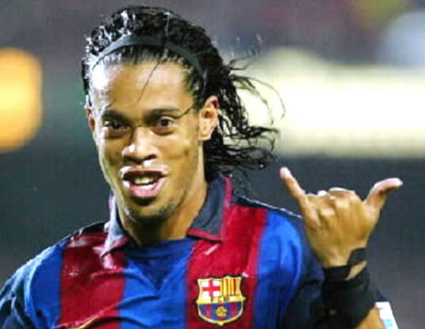 BARCELONA SIGNS IN RONALDINHO