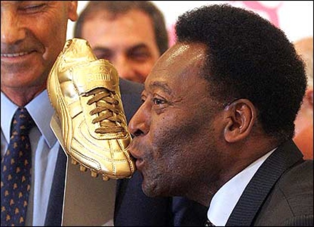 PELE INTRODUCED IN SOCCER HALL OF FAME