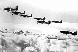 Aviões da Alemanha bombardeia a cidade de Paris.