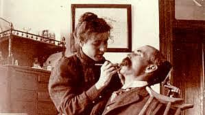 Primer mujer graduada de un colegio dental.