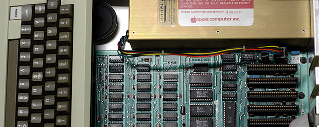 Первый микропроцессорный компьютер