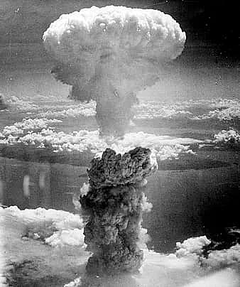 Atomic bomb dropped on Hiroshima