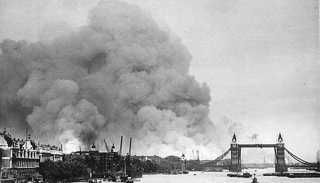 Londres é Bombardeada Pelos Alemães