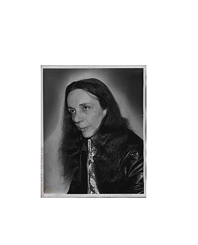 Nace Keith Milton Rhinehart (médium)