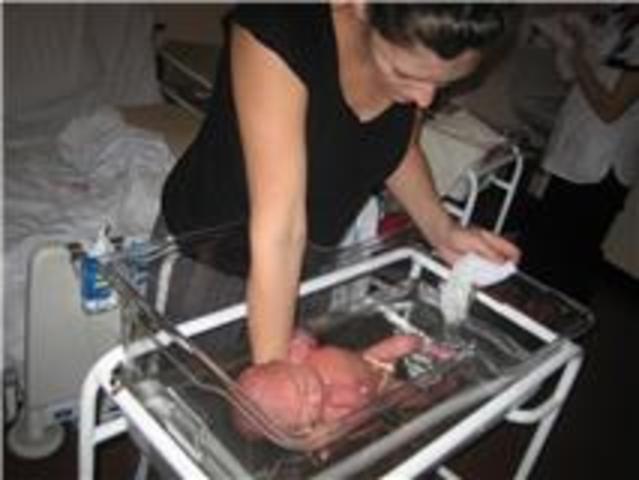 Mahli enters the world..her first bath by mummy