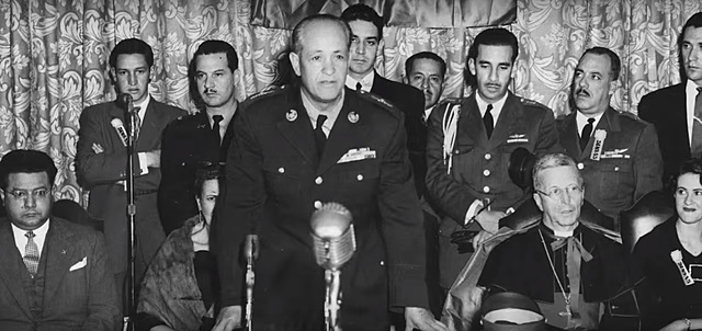 La Asamblea Constituyente reelige presidente a Rojas Pinilla.