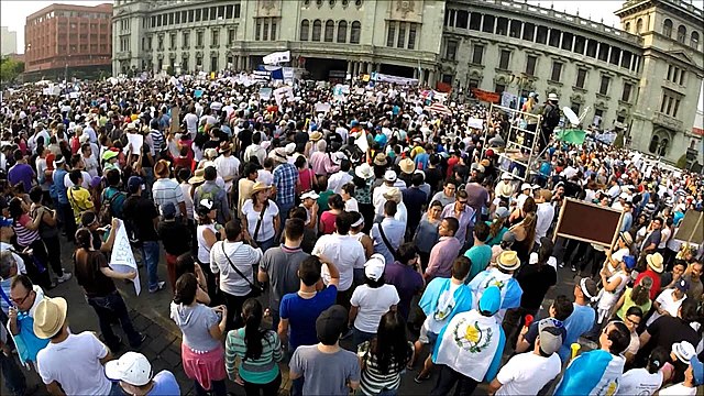 Una gran manifestación en contra de la reelección, hizo que Rojas decidiera retirarse y se exilió en España