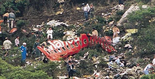 El Cartel de Medellín realiza el Atentado contra el vuelo 203 de Avianca: 107 muertos