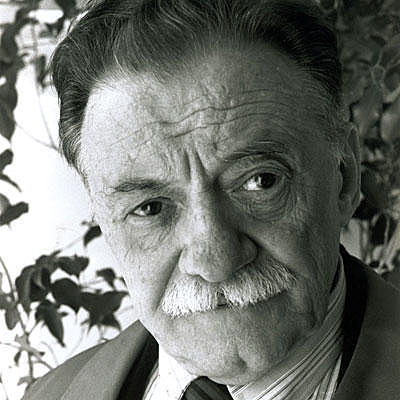 ESCRIBIO UN LIBRO SOBRE EL