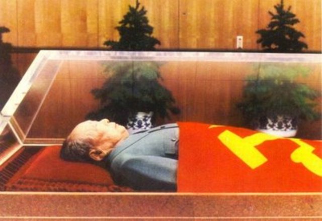 Mao Zedong dies.