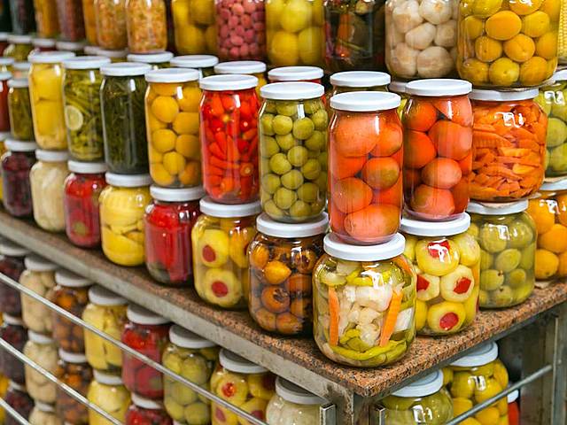 conservación de vegetales con salmuera.