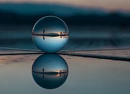 LA LUZ VIAJA POR MEDIO DEL AGUA