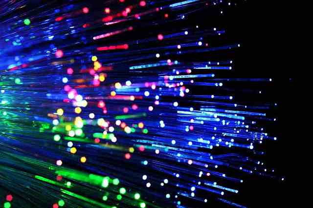 PRIMERA INTRODUCCION DE LA FIBRA OPTICA