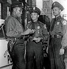 the police start using radios