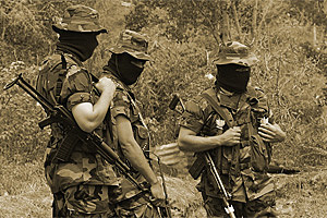 LOS PARAMILITARES ENTRAN EN ESCENA