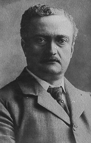 1900: Leader John Edward Redmound revolts against british rule