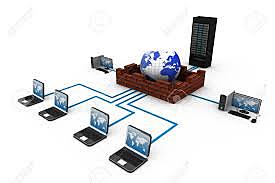 ARPA es una agencia del ministerio de defensa de Estados Unidos. Allí J.C.R. Licklider defiende con éxito sus ideas acerca de una red de ordenadores global.