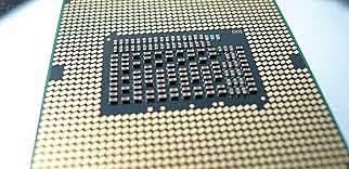 Intel fabrica y saca al mercado el primer microprocesador de silicio.