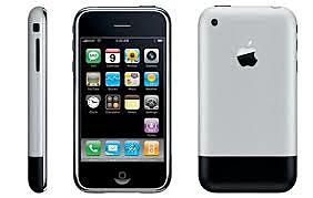 Hace su aparición el iPhone.