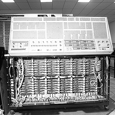 Timeline: Historia de las computadoras.A continuación de presentamos una linea de tiempo con datos históricos sobre las computadoras