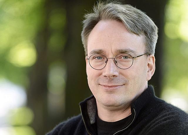 Nace Linus Torvalds