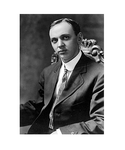 Nace Edgar Cayce (médium)