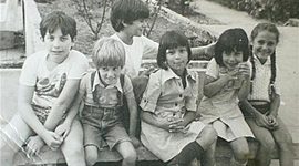 Timeline: TRAS LOS PASOS DE LA INFANCIA Y LA ADOLESCENCIA